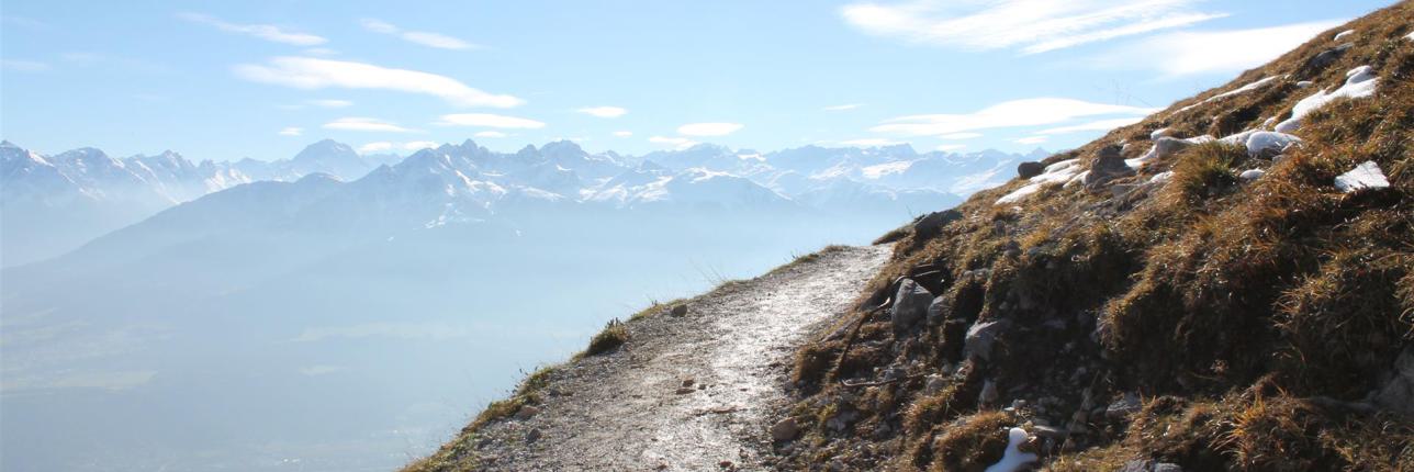 Bildung versetzt Berge - Slogan Röder Training